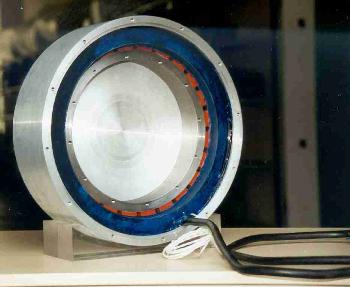 G�n�ratrice � aimant permanent pour �olienne basse et moyenne puissance. La photo repr�sente un alternateur en kit STK fabriqu� par ALXION revendu par ALLYTECH.

Id�al pour l'hydro�l�ctricit� cet alternateur se monte en bout de roue pour g�n�rer un courrant �l�ctrique m�me avec des variations de vitesse importante.
