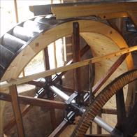 utilisation de pignons, de roue et vis sans fin ou d'alternateur dans les eoliennes, les plateaux diviseurs de grand diam�tre, les pompes, les moulins, les turbines